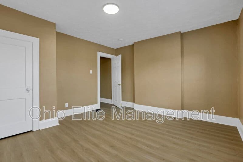 Columbus House: 2545 Sullivant Ave
