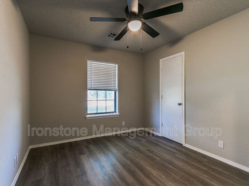Jenks House: 12013 S Gum Avenue
