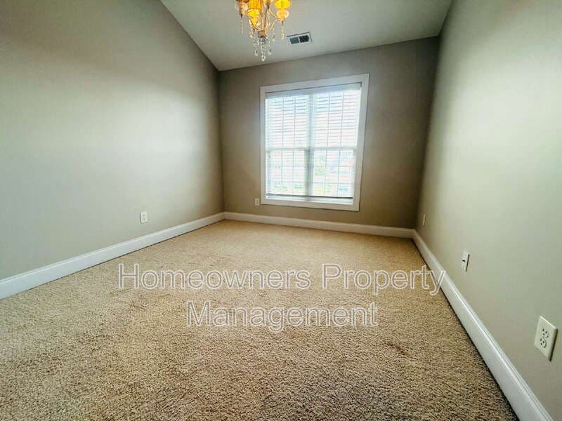 Hope Mills House: 5802 Kessinger Ct