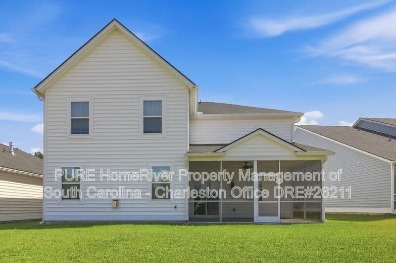 Summerville House: 476 Richfield Way
