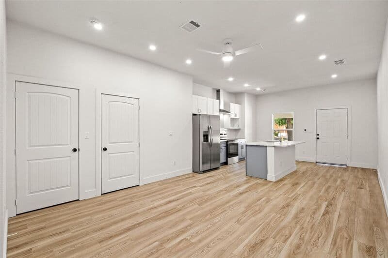 Dallas House: 808 W 10th St