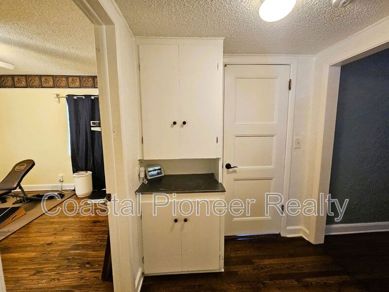 Tampa House: 7301 N 13th St