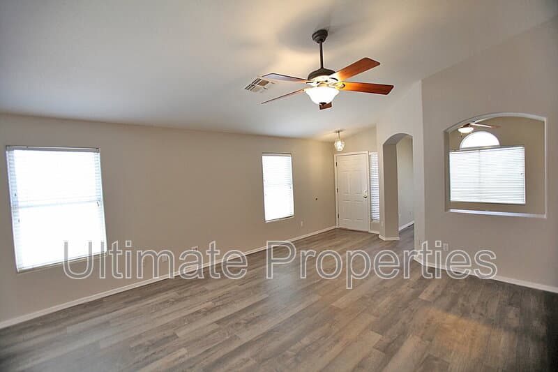 Peoria House: 8023 W Melinda Ln