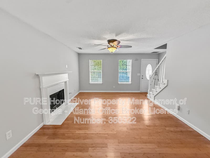 Hampton House: 10867 Knotty Pine Pl