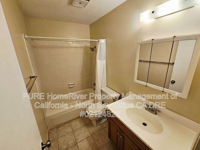 Ukiah Condo: 475 Eastlick St Apts 1