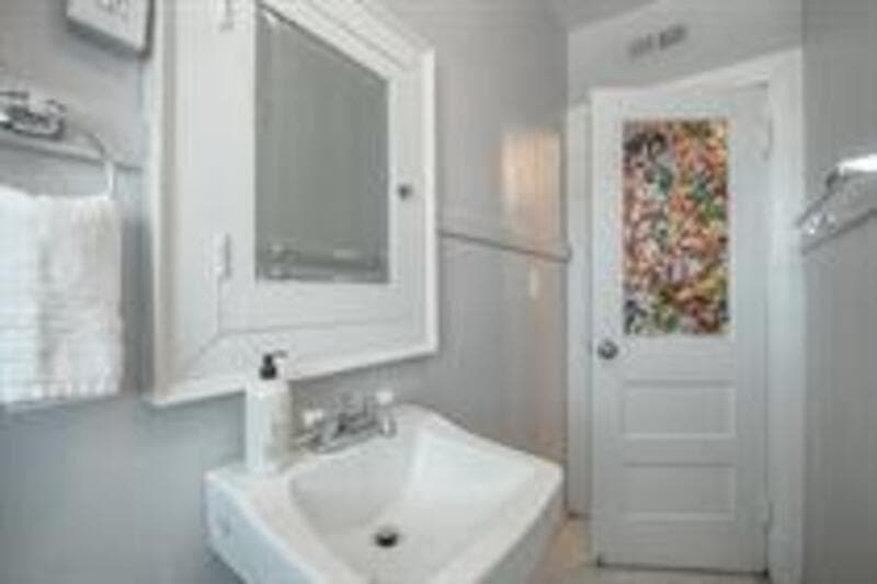Kansas City Condo: 3833 Central St - 2N
