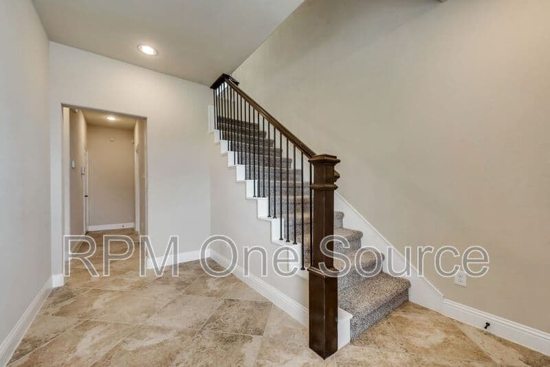 Lewisville House: 290 Almanor Street