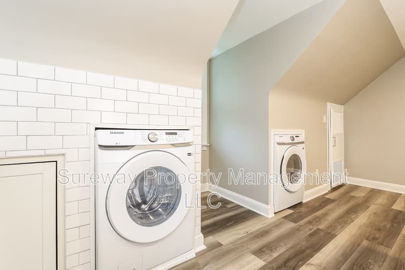 Hamilton Condo: 2009 East McGalliard Avenue