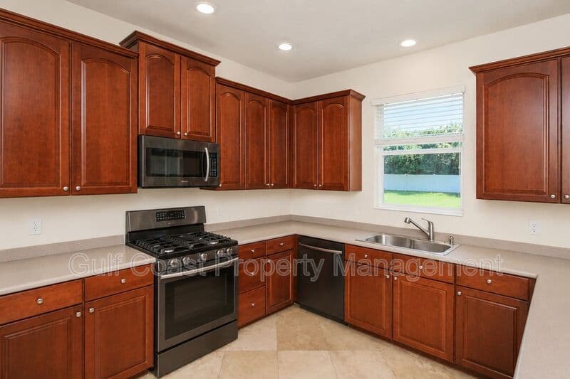 Bradenton House: 6945 74th Street Circle East