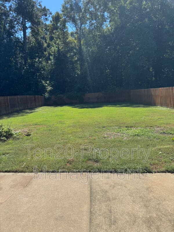 Midland House: 9420 Yarbrough Rd