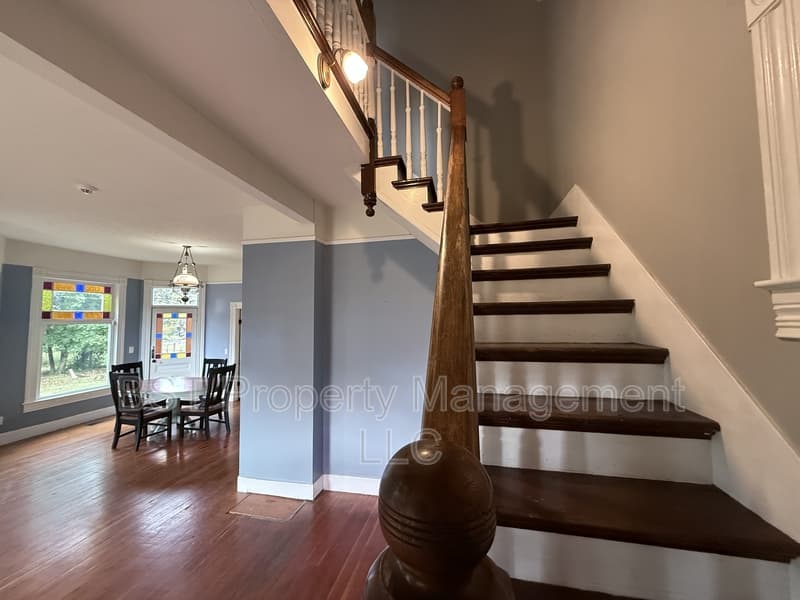 Silverton House: 1067 Oak Street - 1