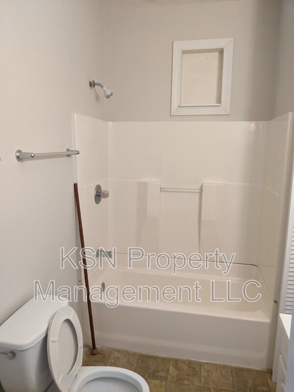 Savannah Condo: 1124 Collins Street
