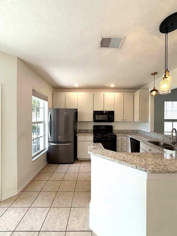 Lithia House: 16221 Bridgewalk Drive