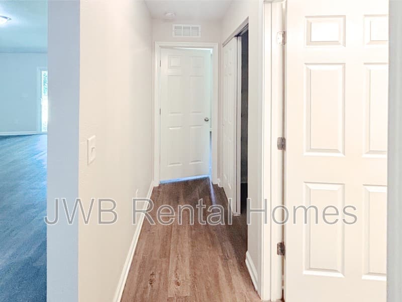Jacksonville House: 4016 Spring Glen Rd