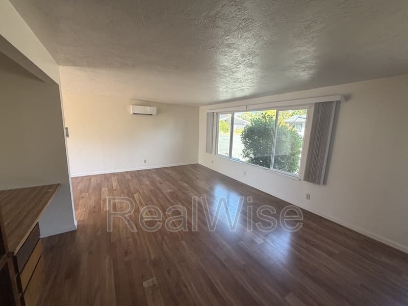 Grants Pass House: 1125 SW Bridge St