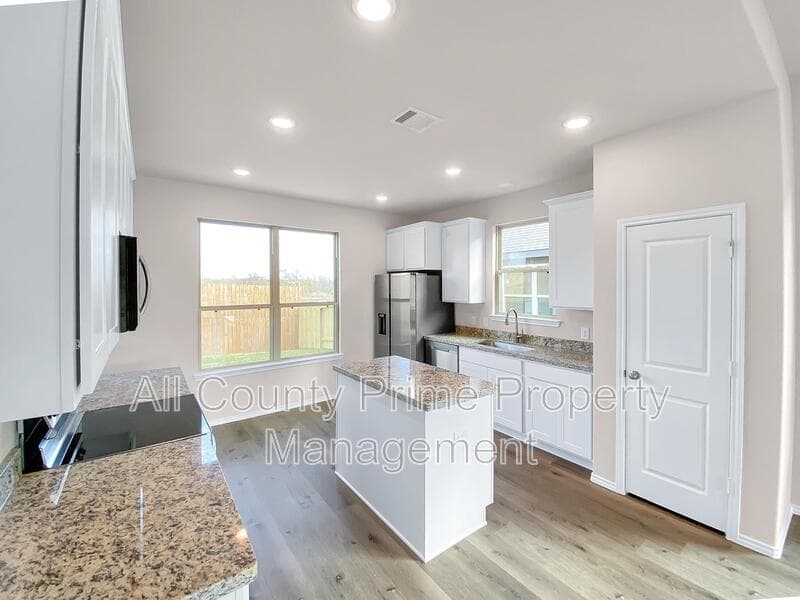 Willis House: 13071 Clear View Dr