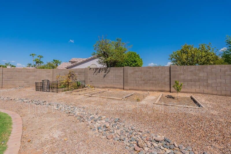 Mesa House: 4133 E Elmwood St
