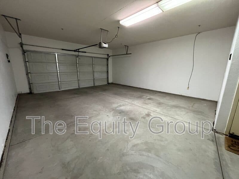 Porterville House: 2139 W Clare Ave