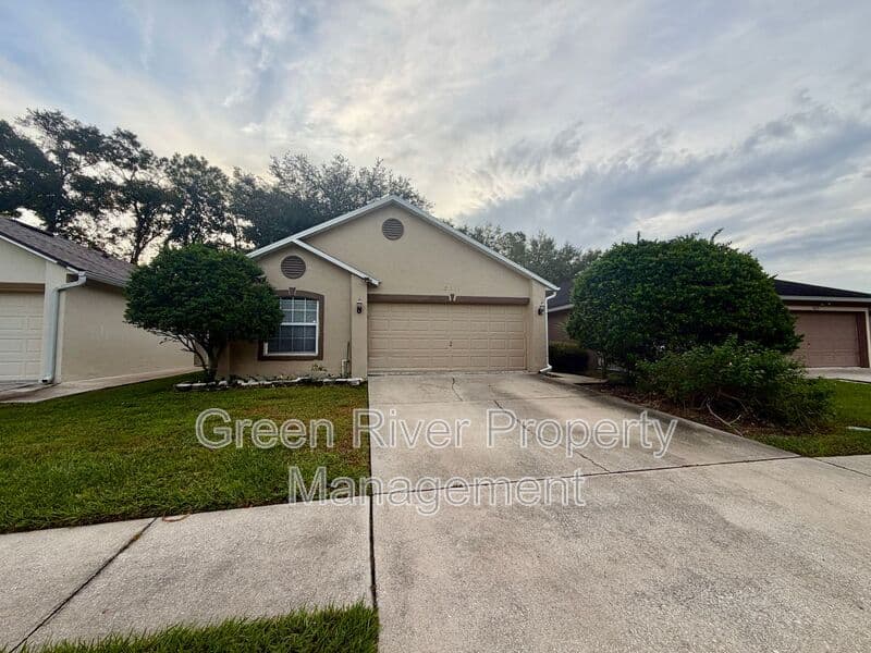 Jacksonville House: 8311 Oak Crossing Drive West