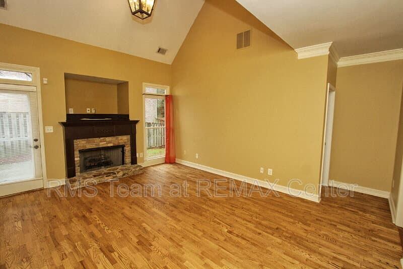 Atlanta House: 1360 Eastgate Ct SE
