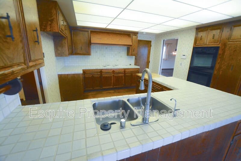 SOMIS House: 5875 N GREENTREE DR