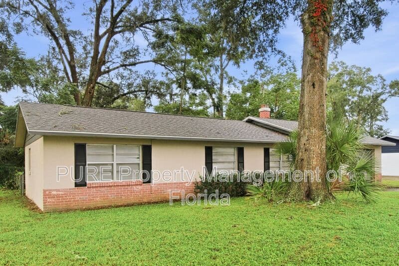Ocala House: 5714 SE 4th Street