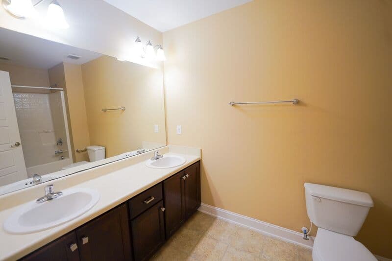 Richmond Hill House: 252 Cottonham Ct