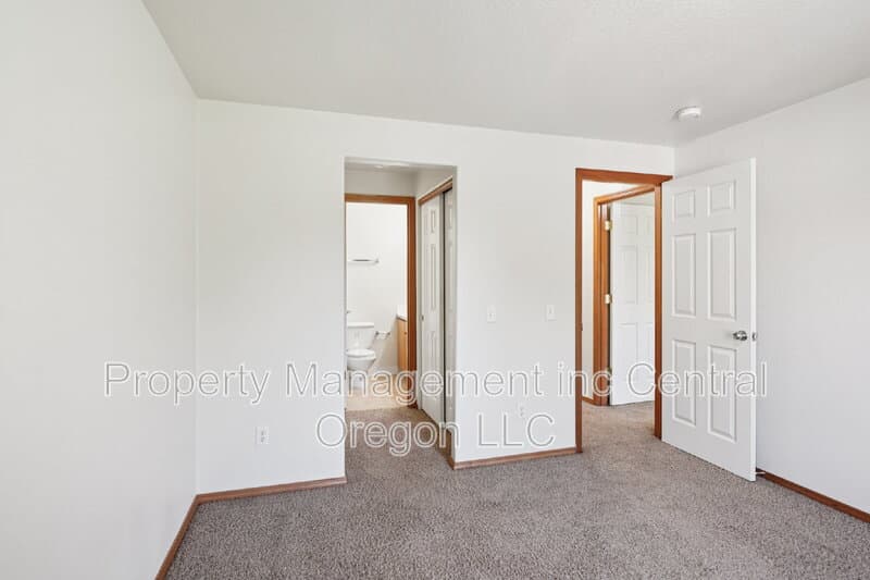Hubbard Townhome: 2110 Baines Blvd