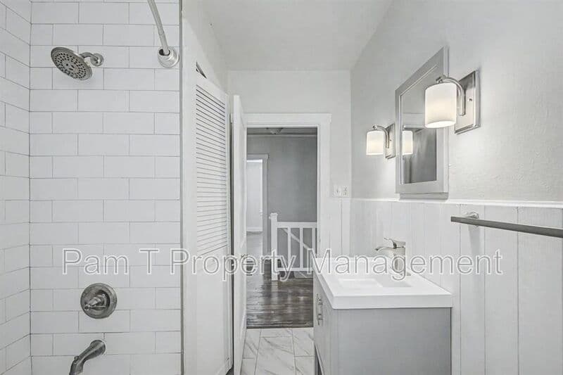 Savannah House: 815-B East 32nd Street--Upper