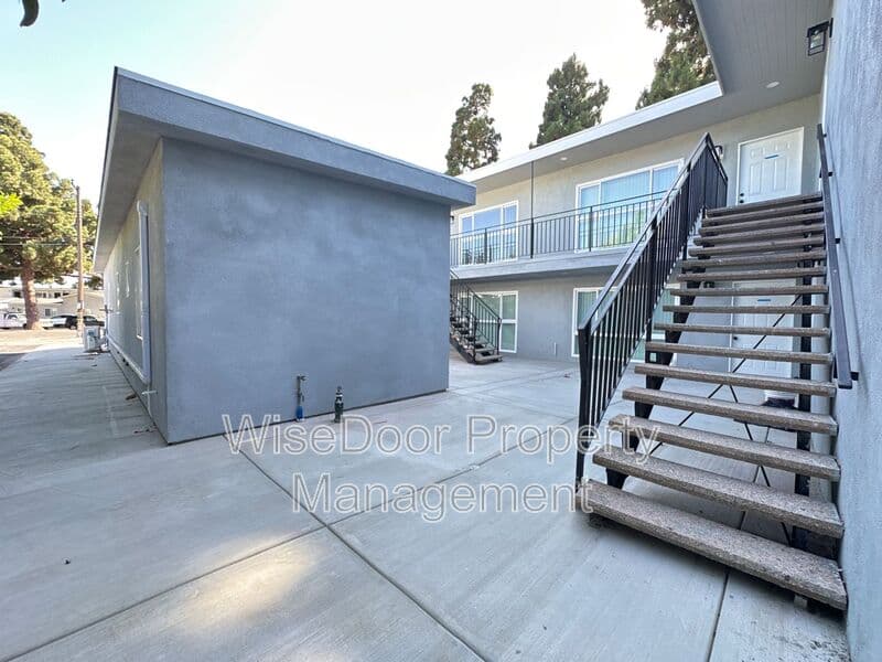 Garden Grove House: 10392 Lampson Ave