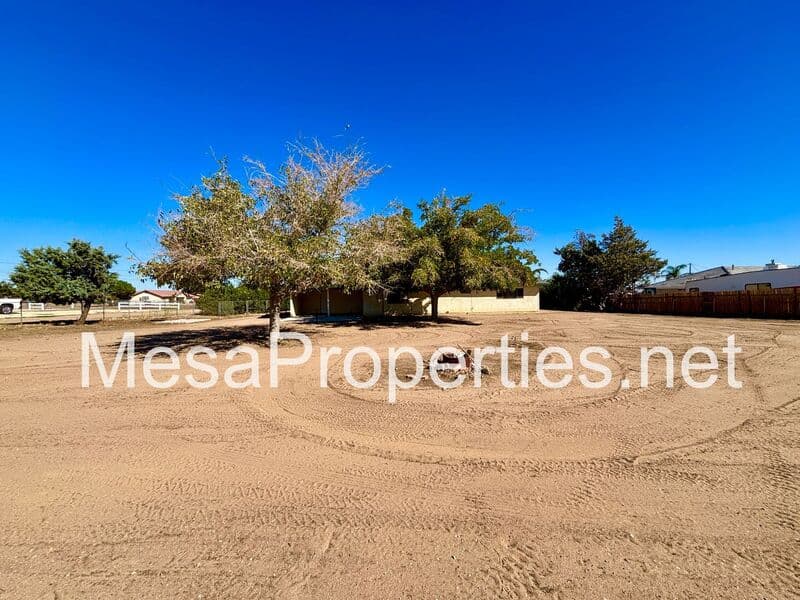 Hesperia House: 15019 Spruce St.