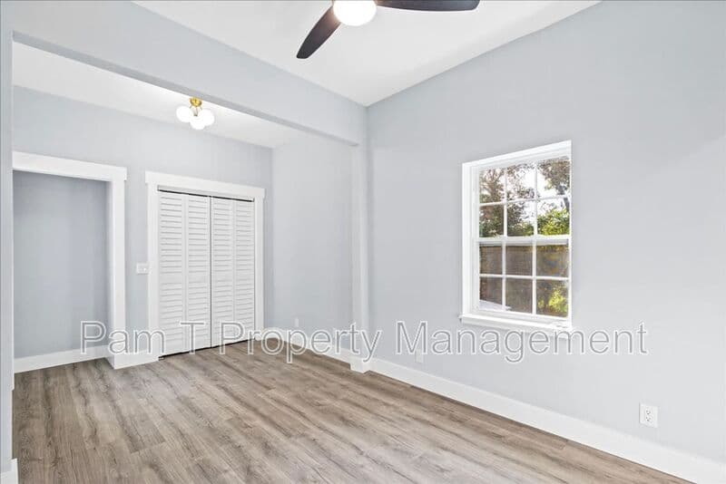 Savannah House: 3205 Burroughs St