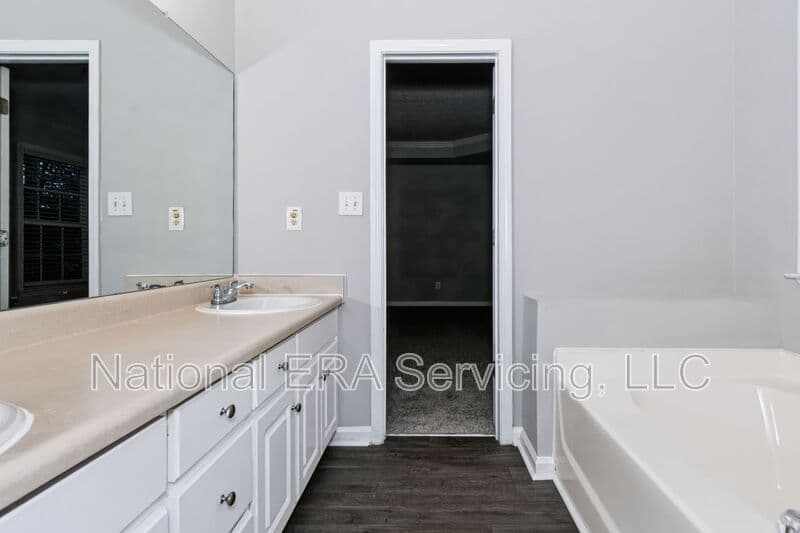 Locust Grove House: 704 Emertrey Dr