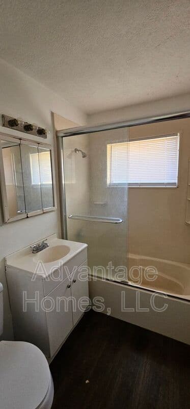 Kansas City House: 7504 E 112th St