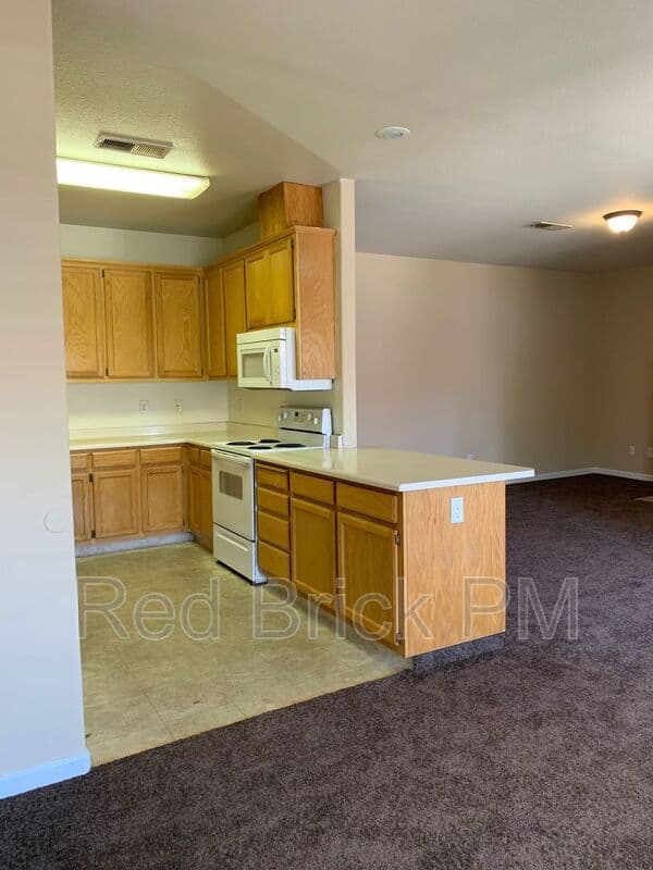 Merced House: 620 Gateway Dr.