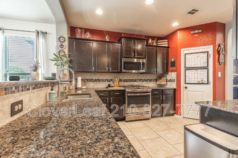Schertz House: 764 Clearbrook Ave