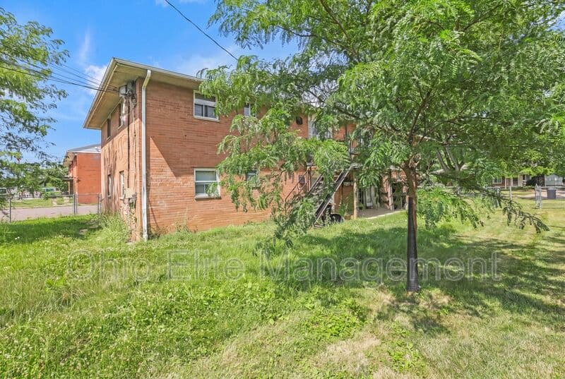 Columbus House: 861 Kingsford Rd