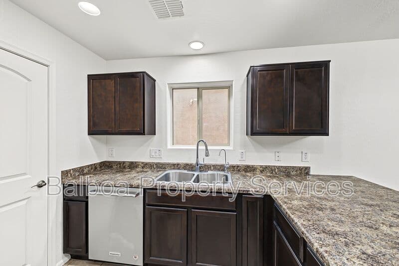 Florence House: 6135 E Paradise Ln