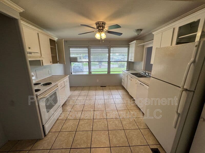 Lakeland House: 534 Oak Ridge E