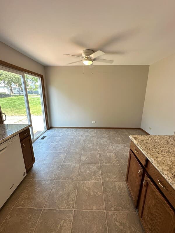 Elgin Condo: 542 N Crystal St