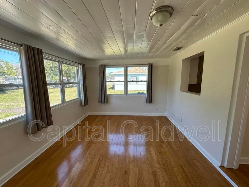 Clearwater House: 18 N Meteor Ave