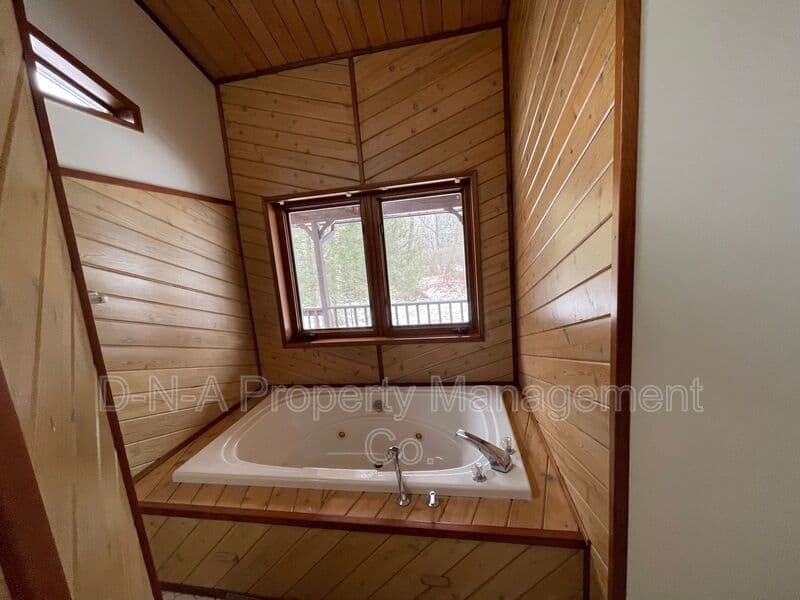 Cresco House: 3530 Spruce Cabin Road