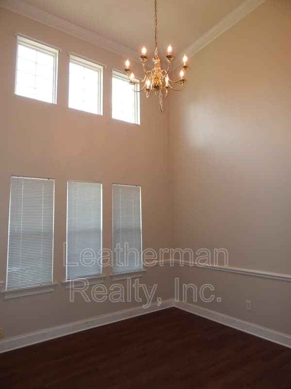 Florence House: 2109 Elderberry Dr