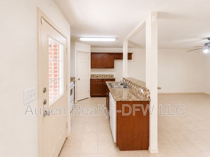 Princeton House: 907 Parkplace Ridge
