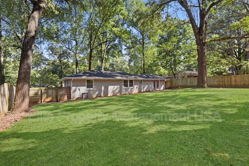 Decatur House: 1395 Dennis Drive