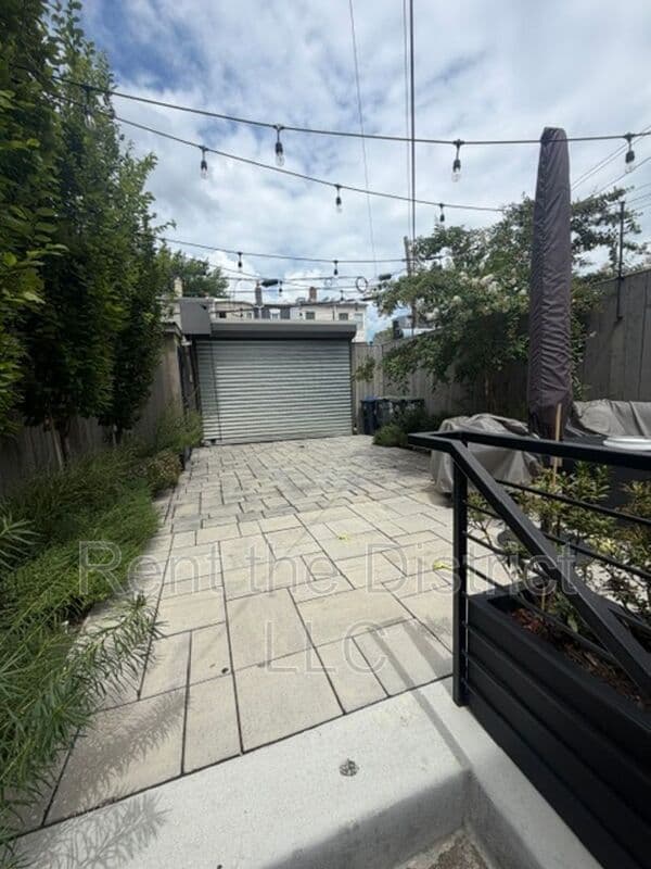 Washington Condo: 605B Kenyon St NW