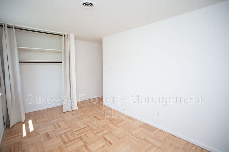 Cherry Hill House: 455 Chapel Ave E