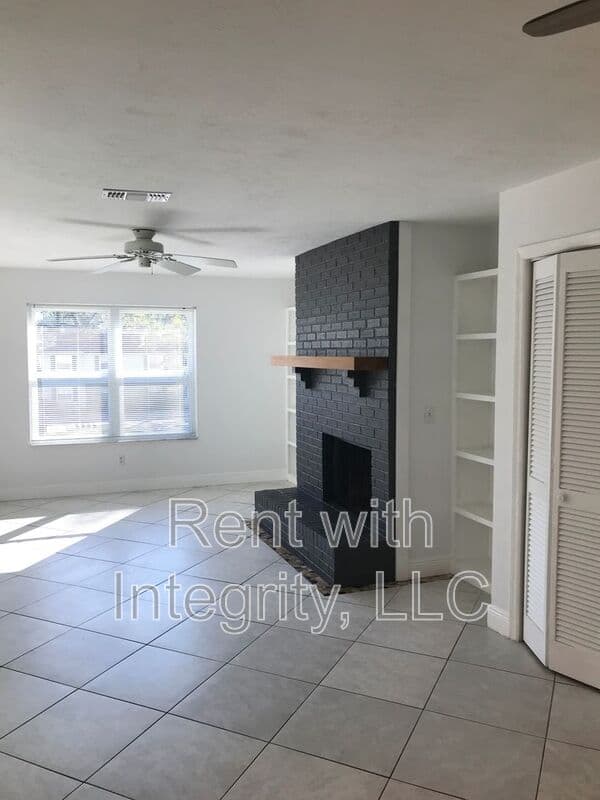 Tallahassee House: 156-D Locke St