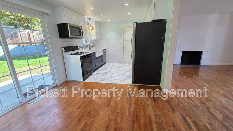 Port Orchard House: 2977 Hoover Ave SE