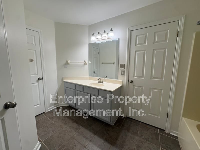 Cordova House: 7125 Showboat Ln